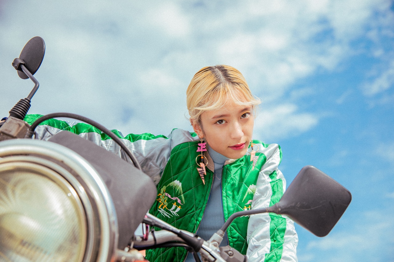 ツートライブの光るアクセ、ロコディのポーチ、ラニーノーズのトート、さや香の充電器