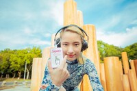 「さや香の強い気持ちで充電するねん！ モバイルバッテリー」イメージ