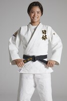 「笑神籤」のプレゼンターを務める阿部詩。