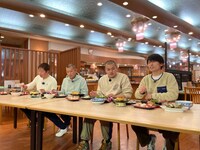 左からU字工事、カミナリ。