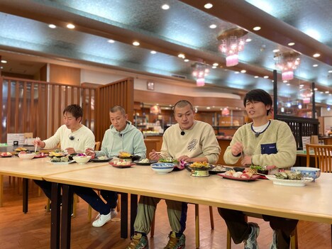 左からU字工事、カミナリ。