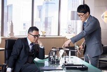 CM撮影中のシソンヌ。