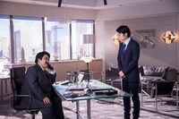 CM撮影中の空気階段。