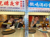 左から小島健、佐野晶哉、チュートリアル福田。(c)読売テレビ