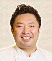 3次選考からの審査員、フレンチ「ガストロノミー・ジョエル・ロブション」の関谷健一朗氏。