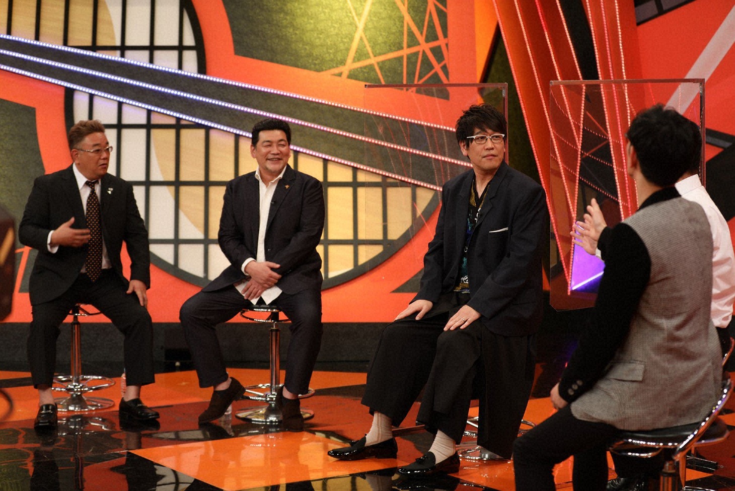 「お笑い実力刃」の「フォークダンスDE成子坂SP」に出演する（左から）サンドウィッチマン、古坂大魔王、アンタッチャブル。(c)テレビ朝日