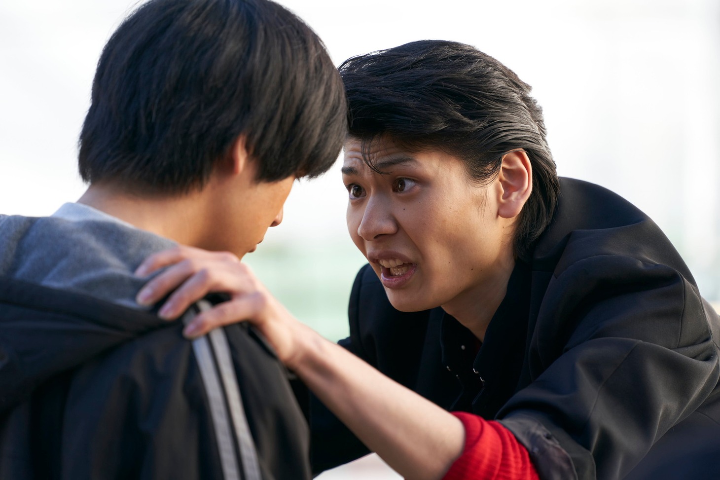 映画「瑠璃とカラス」より。