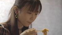 「黙食女子」第4話のワンシーン。