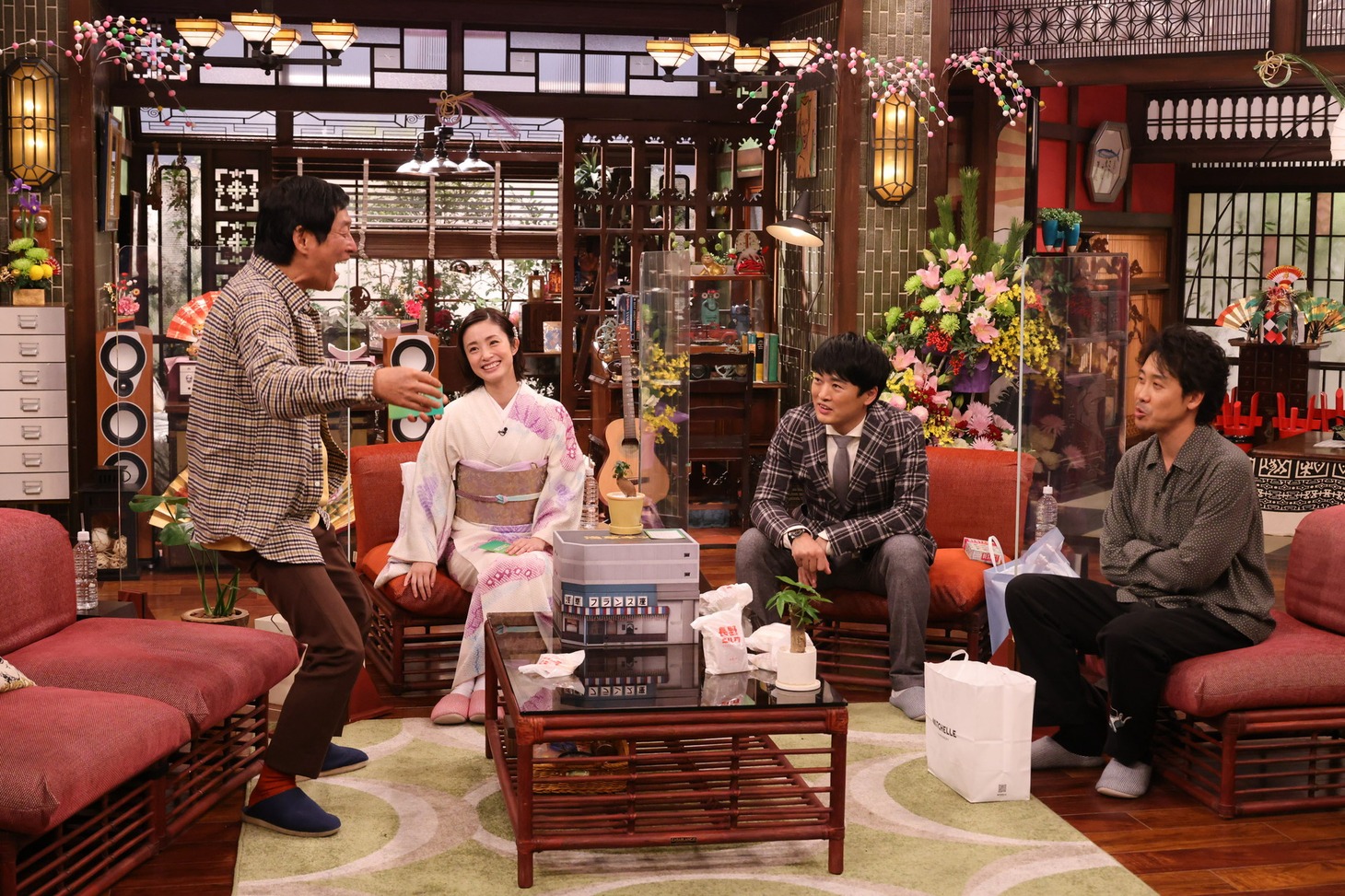 （左から）明石家さんま、上戸彩、劇団ひとり、大泉洋。(c)関西テレビ