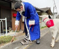 掃除をするヤギと大悟。(c)テレビ東京