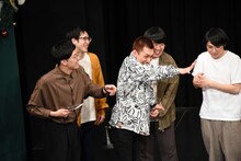 足つぼに苦しむやさしいズ・タイ。