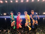 エスファイブと増田貴久（右から2人目）。(c)フジテレビ