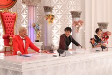 （左から）松本人志、千原ジュニア、竹上萌奈アナ。(c)関西テレビ