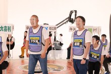 （手前左から）コロコロチキチキペッパーズ・ナダル、アインシュタイン稲田。(c)関西テレビ