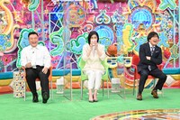 「運動神経悪い芸人2021」に出演する（左から）アンタッチャブル山崎、天海祐希、蛍原徹。(c)テレビ朝日