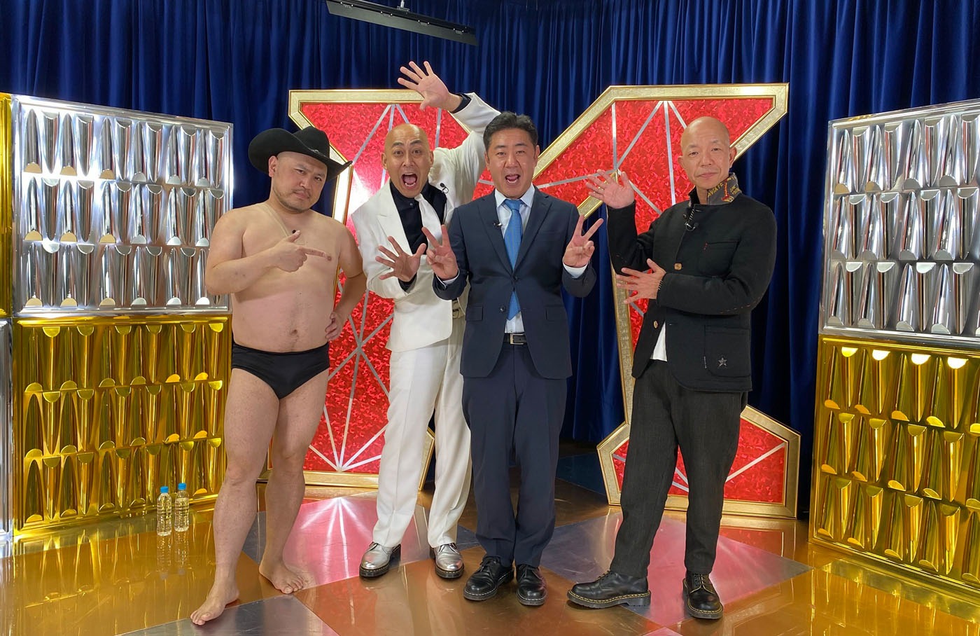 「M-1アフター座談会」に出演したハリウッドザコシショウ、錦鯉、バイきんぐ小峠。