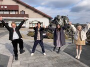 日光グルメ食べ尽くしツアーを行うニューヨークら。(c)TBS