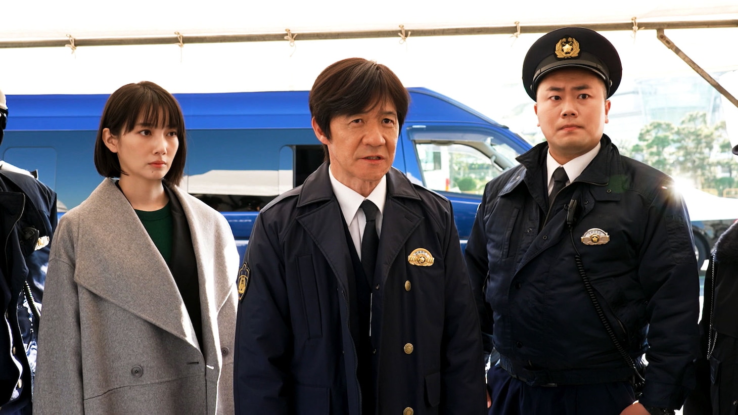 左から「突破交番」初登場の波瑠、内村光良。突破署メンバーのハナコ岡部（右）。