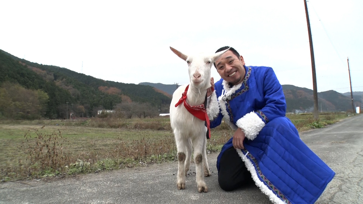 「ヤギと大悟」より、ヤギのタンポポと千鳥・大悟。(c)テレビ東京