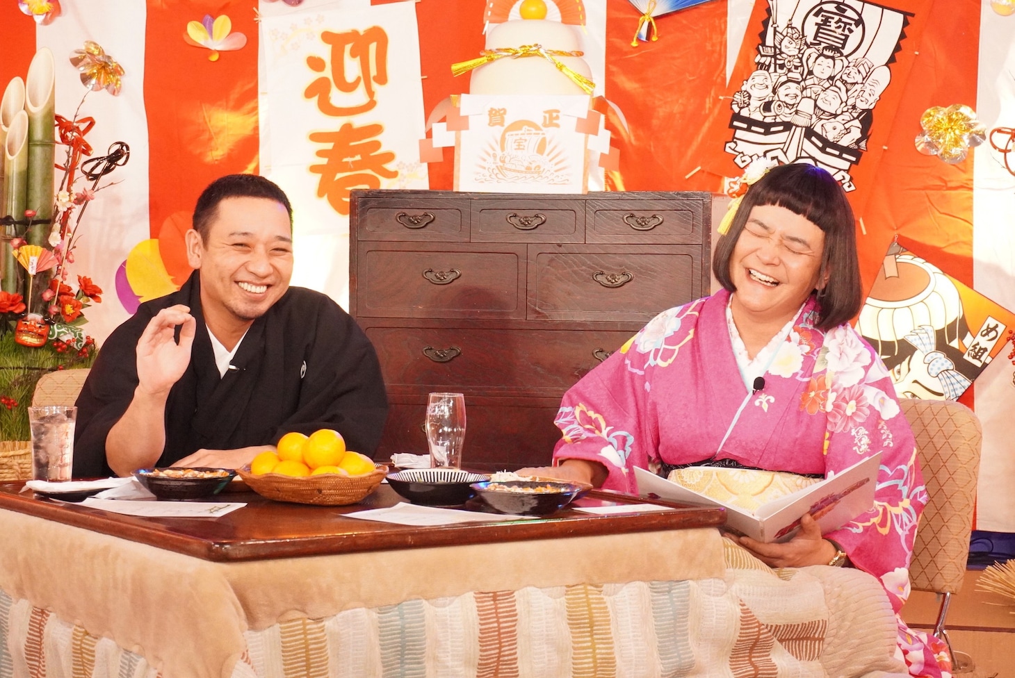 「千鳥のクセがスゴいネタGP新春SP」MCの千鳥。(c)フジテレビ