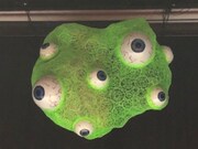 日本エレキテル連合の作品「めだまちゃん」。