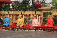 「川柳四天王」として出演する（左から）タカアンドトシ、柳原可奈子、くりぃむしちゅー有田。(c)フジテレビ