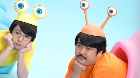 CM撮影中の空気階段。