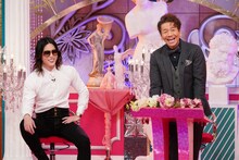 左からROLAND、くりぃむしちゅー上田。(c)日本テレビ