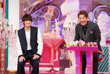 左から佐野勇斗、くりぃむしちゅー上田。(c)日本テレビ