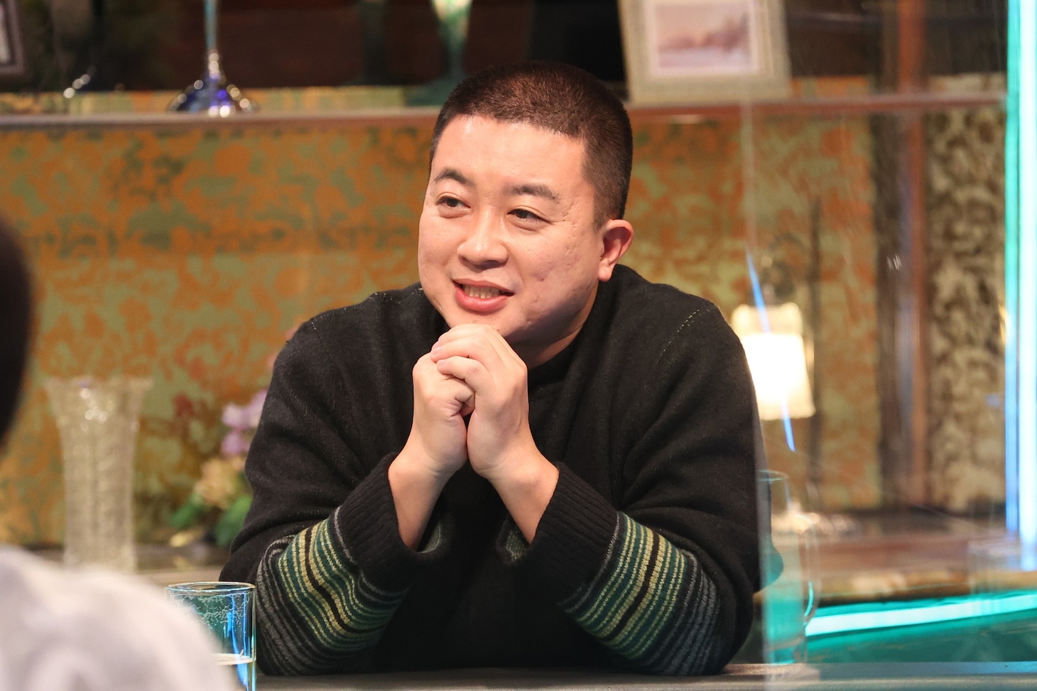 「人志松本の酒のツマミになる話」にゲスト出演するチョコレートプラネット松尾。(c)フジテレビ