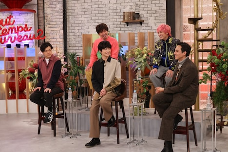 (前列左から)勝地涼、高橋文哉、満島真之介と、EXIT(後列)。(c)関西テレビ