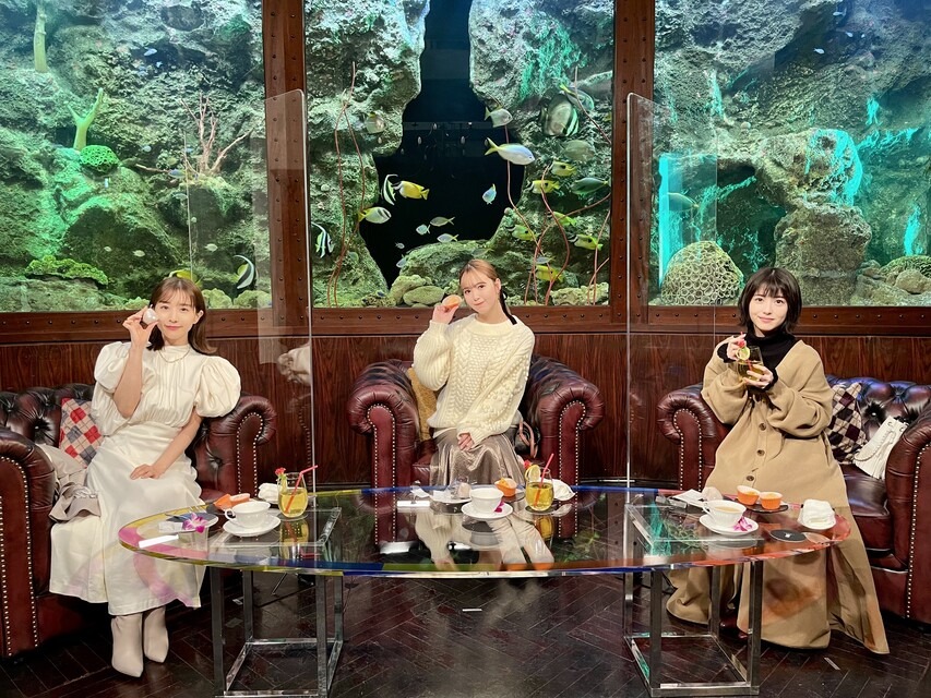 （左から）田中みな実、藤田ニコル、浜辺美波。(c)関西テレビ