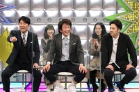 月9「ミステリと言う勿れ」チームの（前列左から）ネプチューン原田、ネプチューン堀内、尾上松也、（後列左から）伊藤沙莉、菅田将暉。