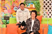 霜降り明星・粗品とミキ昴生（後方）。(c)TBS