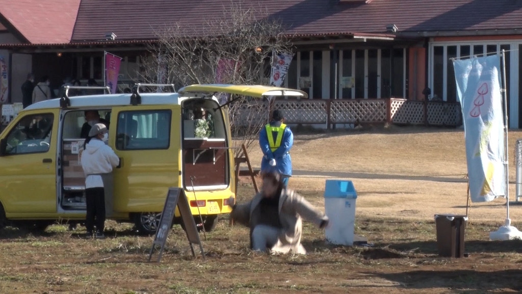 落とし穴ドッキリ企画のワンシーン。(c)TBS