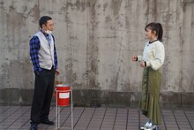 井上咲楽が仕掛け人に挑戦する「大悟の人間性検証ドッキリ」の様子。