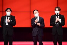 アインシュタインと中田カウス（中央。）