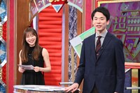 左から指原莉乃、かまいたち濱家。(c)日本テレビ