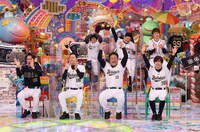 「アメトーーク！」に「オリックス・バファローズ芸人」として出演する、（前列左から）ますだおかだ岡田、東野幸治、たむらけんじ、藤原丈一郎、（後列左から）チキチキジョニー石原、タモンズ安部、滝音・秋定。(c)テレビ朝日