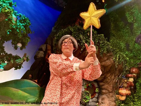 サンリオピューロランドを訪れた松原タニシ。