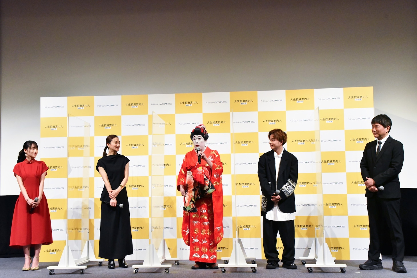 （左から）ぽぽちゃん、中越典子、コウメ太夫、曽田陵介、大谷健太郎監督。