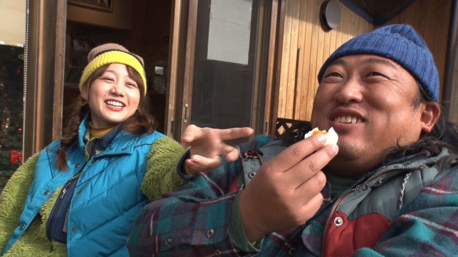 「ひなびたび」に出演する高田秋、ロバート秋山。(c)テレビ朝日