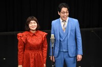 ネタを披露するゆにばーす。