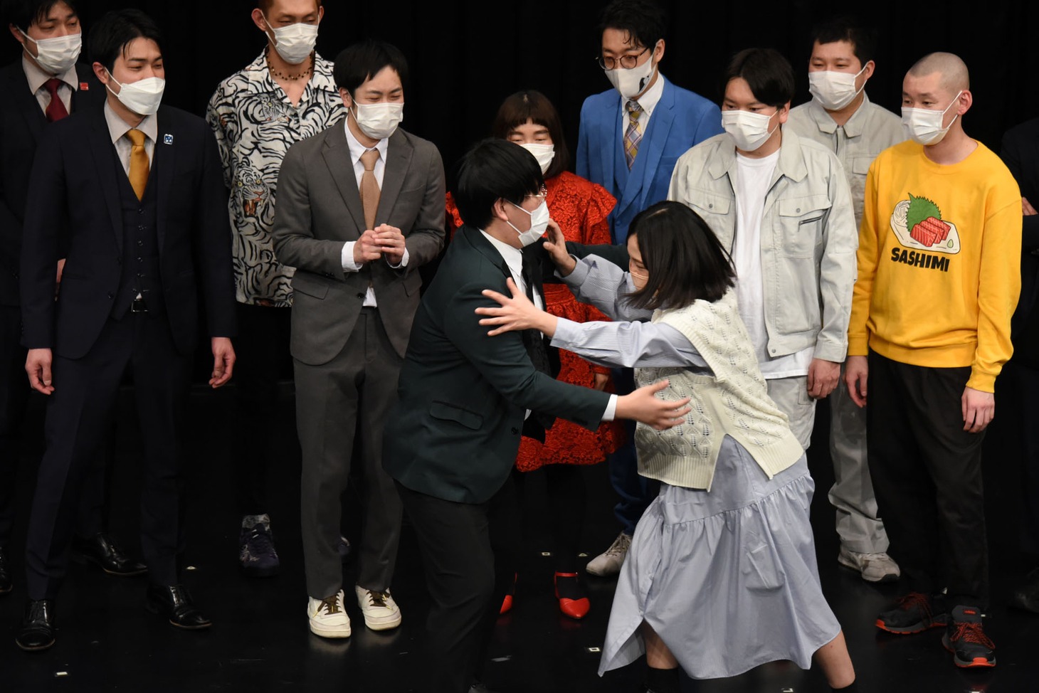 ケンカのくだりをやってみる蛙亭。