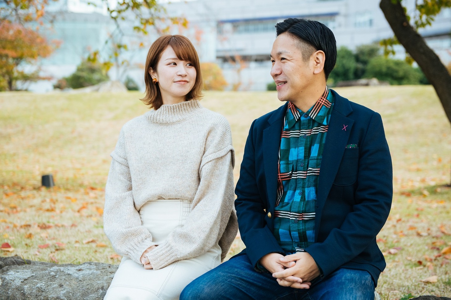 はんにゃ・川島ofレジェンド（右）と妻・菜月さん（左）。