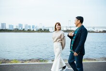 はんにゃ・川島ofレジェンド（右）と妻・菜月さん（左）。