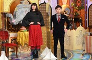 左から美緒、フットボールアワー後藤。(c)日本テレビ