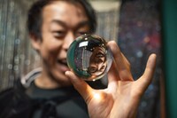 自身自身が改名すべきか否かを占う大黒ケイイチ。