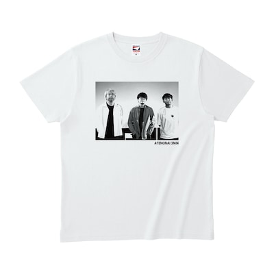 「アテのない3人」のTシャツ。