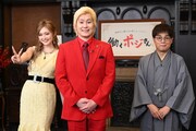 左から古川優奈、メイプル超合金カズレーザー、立川志らく。(c)読売テレビ